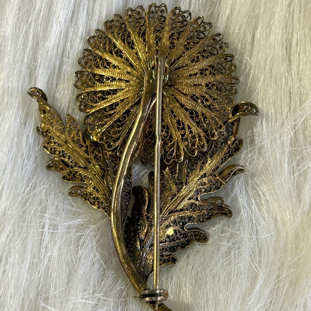 🔥SOLD🔥VINTAGE Intricate Gold Tone Filigree Metalwork Flower Brooch - Picture 6 of 7